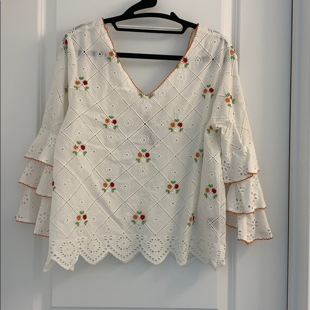 Long sleeve top.